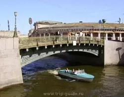 Большой Конюшенный мост через реку Мойку