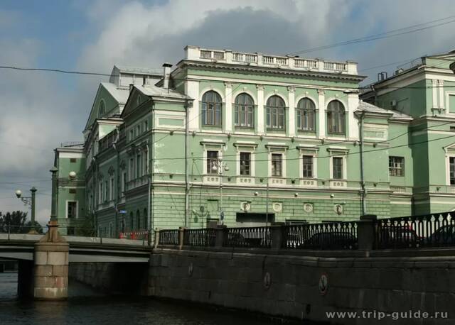Здание Мариинского театра с Крюкова канала