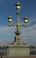 Троицкий мост, фонарь