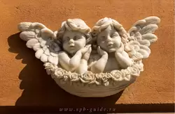 Ангелочки на фасаде гостиницы «Англетер» (барельеф)
