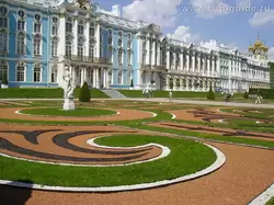 Екатерининский парк, узорный партер и дворец