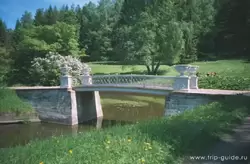 Павловск, Чугунный мостик