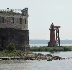 Форт Кроншлот и маяк Николаевский