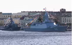 Корвет «Стойкий» и ракетный катер «Заречный» в Санкт-Петербурге 9 мая 2015