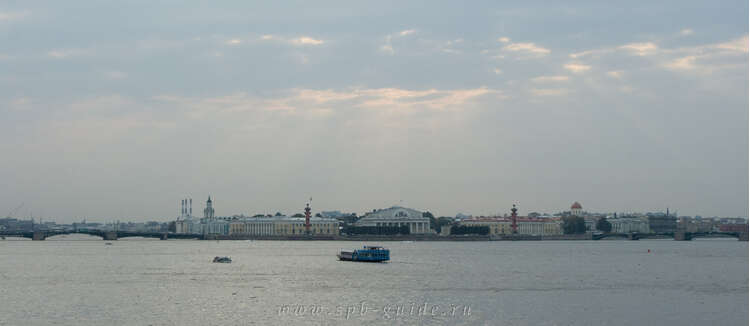 Вид на Стрелку Васильевского острова с Троицкого моста