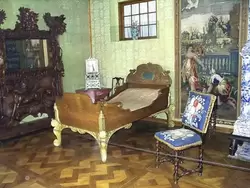 Кровать в спальне Екатерины I в Летнем дворце
