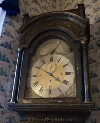 Напольные часы Английского производства 18 века в те времена считались диковиной