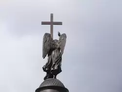 Ангел Александровской колонны (необычный ракурс)