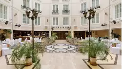 Атриум кафе «Версаль» в Гранд отеле Эмеральд