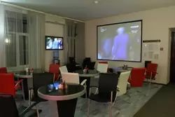 Круглосуточный кафе-бар с видеопроектором