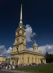 Собор Петра и Павла в Санкт-Петербурге, фото в солнечную погоду