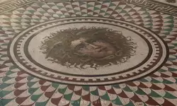 Мозаика с головой медузы Горгоны в Павильонном зале