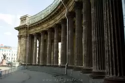 Казанский собор, колоннада