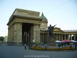 Санкт-Петербург, Памятники, Памятник Кутузову у Казанского собора