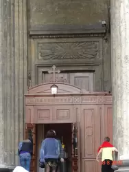 Вход в Казанский кафедральный собор