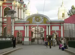 Александро-Невская лавра, ворота