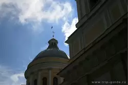 Купол собора и облака