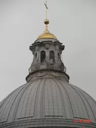 Мощный купол Свято-Троицкого собора