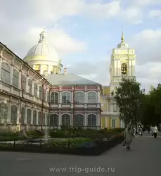 Невский проспект, Свято-Троицкий собор Александро-Невской лавры