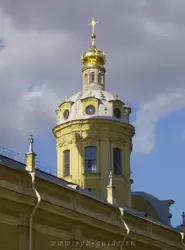 Купол собора Петра и Павла в Санкт-Петербурге