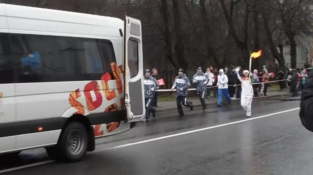 Эстафета Олимпийского огня в Ломоносове 28 октября 2013 года Эстафета Олимпийского огня в Ломоносове 28 октября 2013 года