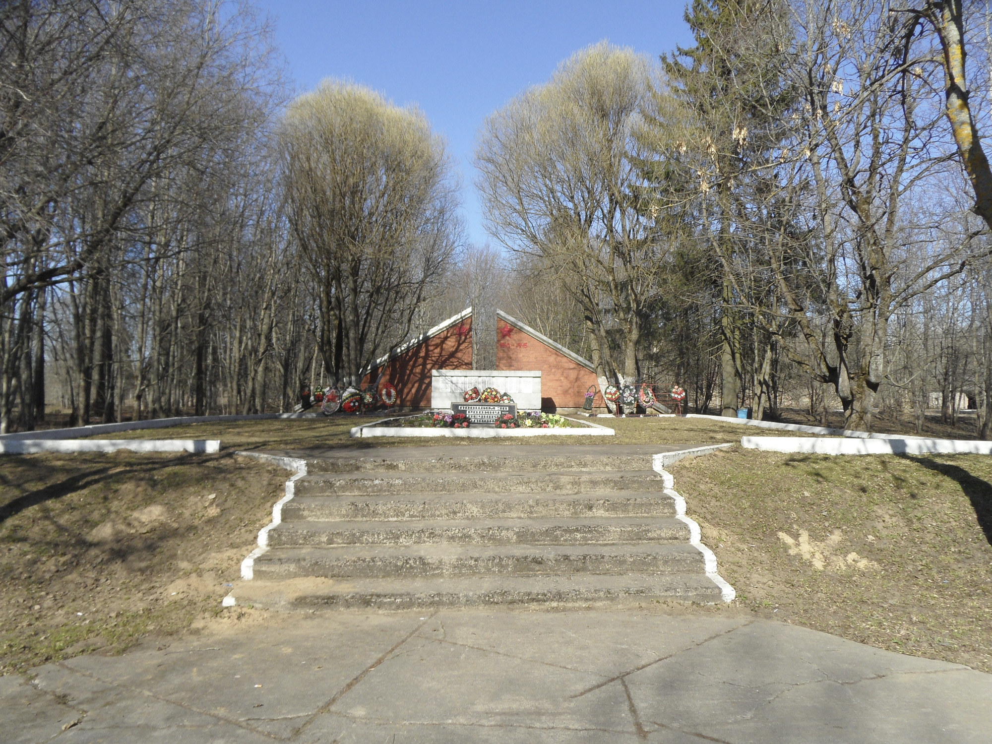 Копорье. Мемориал воинам и морякам Балтфлота погибшим в 1919 и 1941-1944гг. Копорье. Мемориал воинам и морякам Балтфлота погибшим в 1919 и 1941-1944гг.