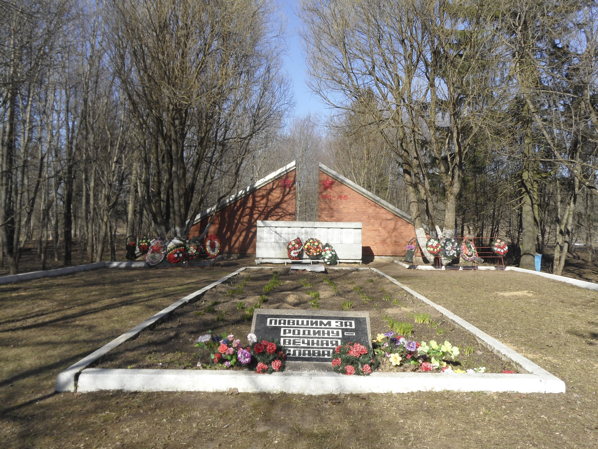 Копорье. Мемориал воинам и морякам Балтфлота погибшим в 1919 и 1941-1944гг. Копорье. Мемориал воинам и морякам Балтфлота погибшим в 1919 и 1941-1944гг.
