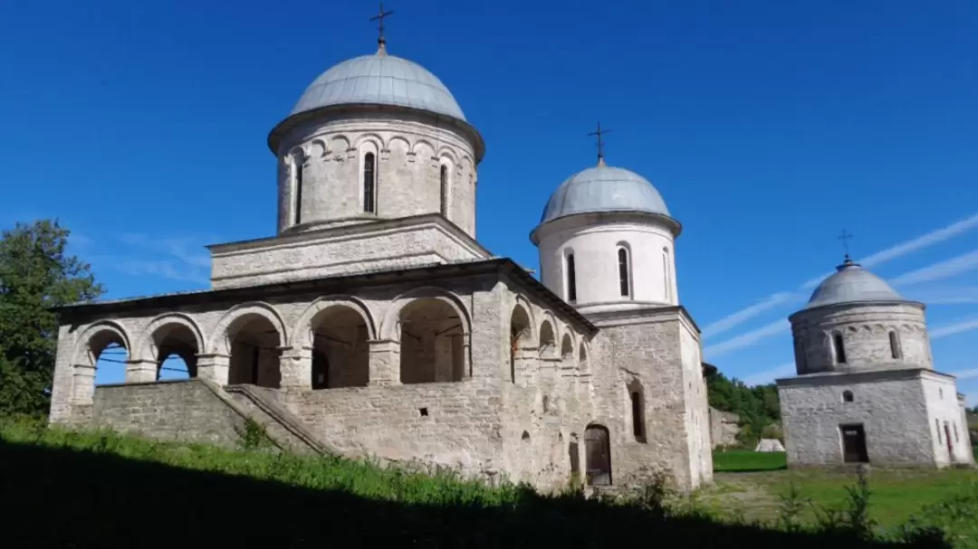 Успенская и Никольская церкви Ивангорода Успенская и Никольская церкви Ивангорода