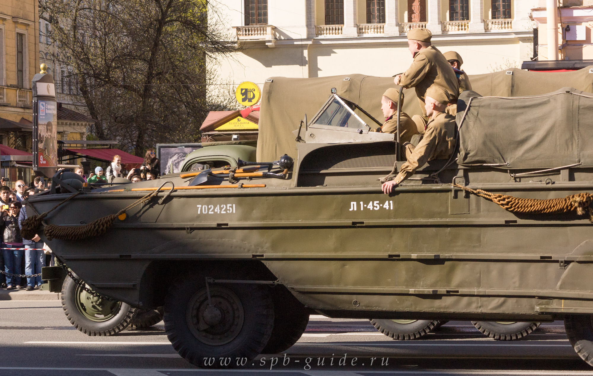 Автомобили «ЛенРезерва» на Невском проспекте