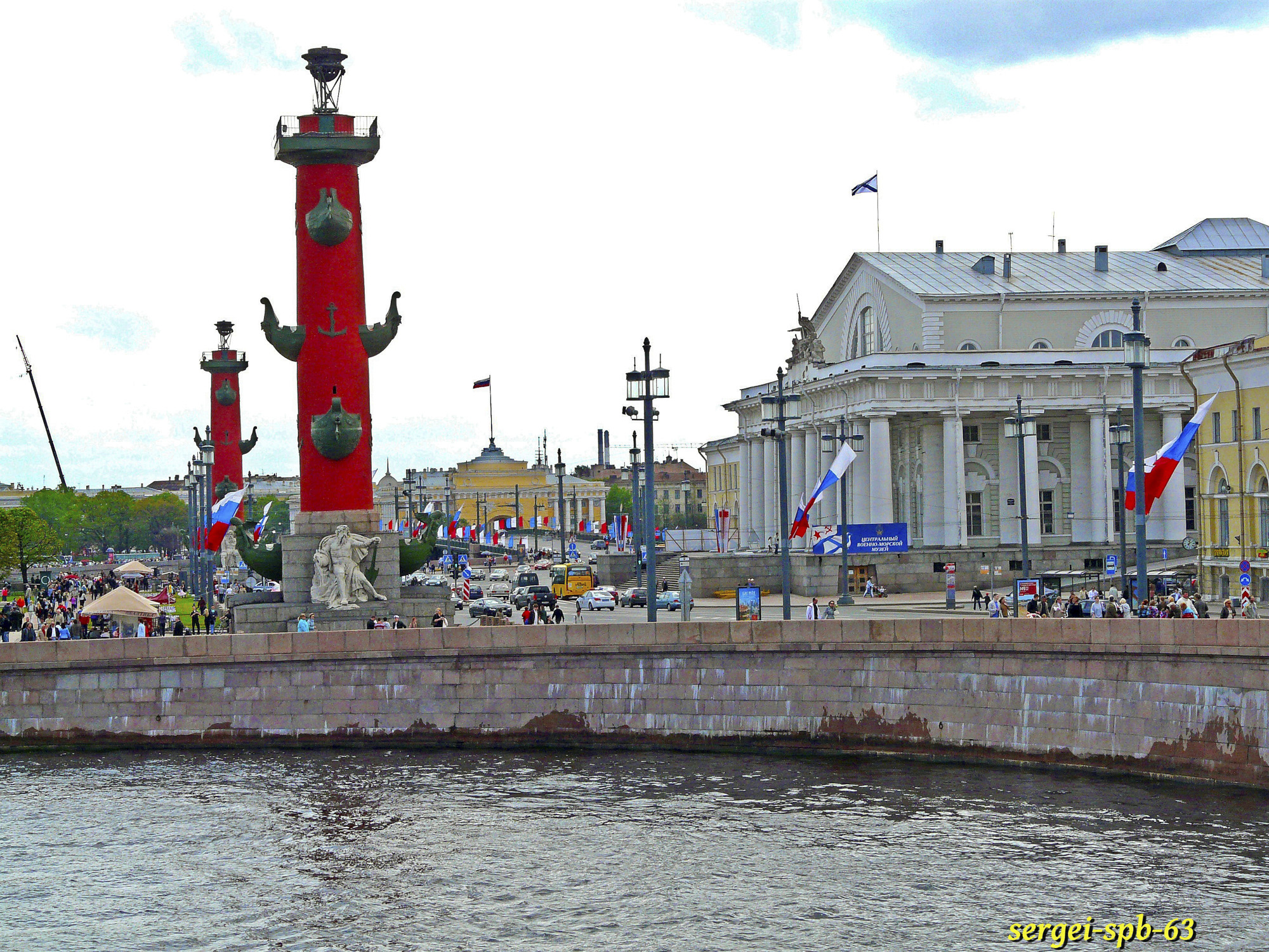 Украшение на Стрелке Васильевского острова в День города