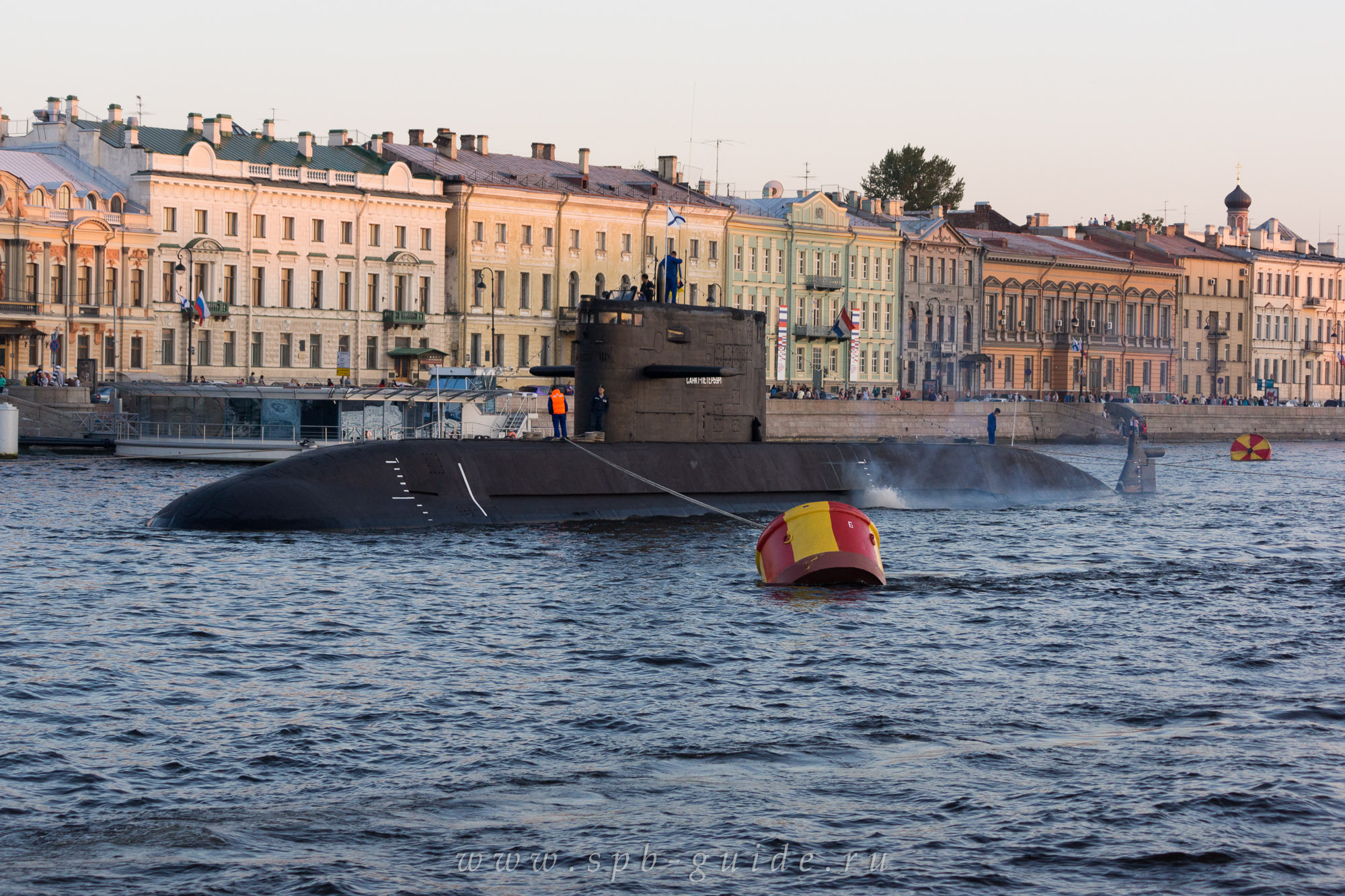 Дизель-электрическая подводная лодка «Санкт-Петербург» в День ВМФ Дизель-электрическая подводная лодка «Санкт-Петербург» в День ВМФ