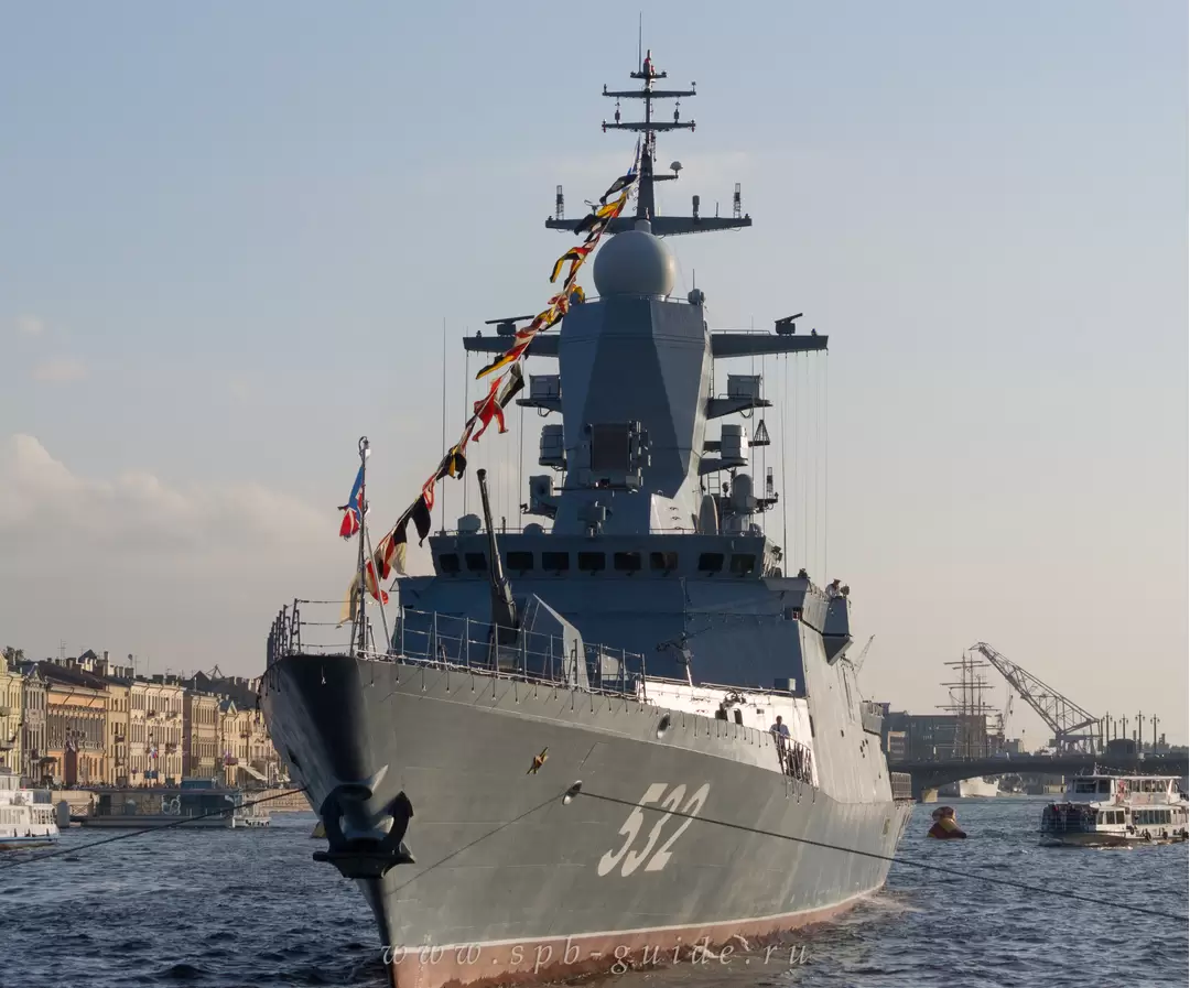 Корвет «Бойкий» в Санкт-Петербурге на дне ВМФ Корвет «Бойкий» в Санкт-Петербурге на дне ВМФ