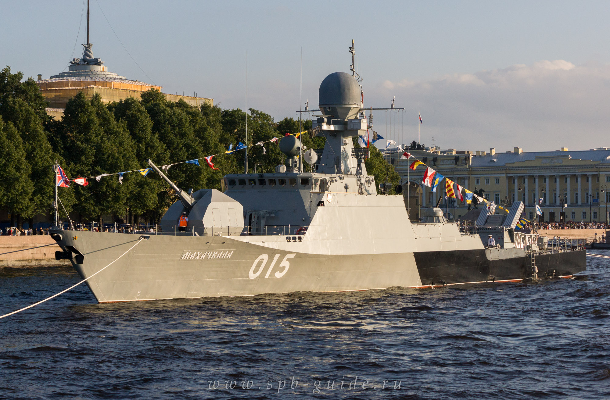 Малый артиллерийский корабль «Махачкала» на дне ВМФ в Санкт-Петербурге Малый артиллерийский корабль «Махачкала» на дне ВМФ в Санкт-Петербурге