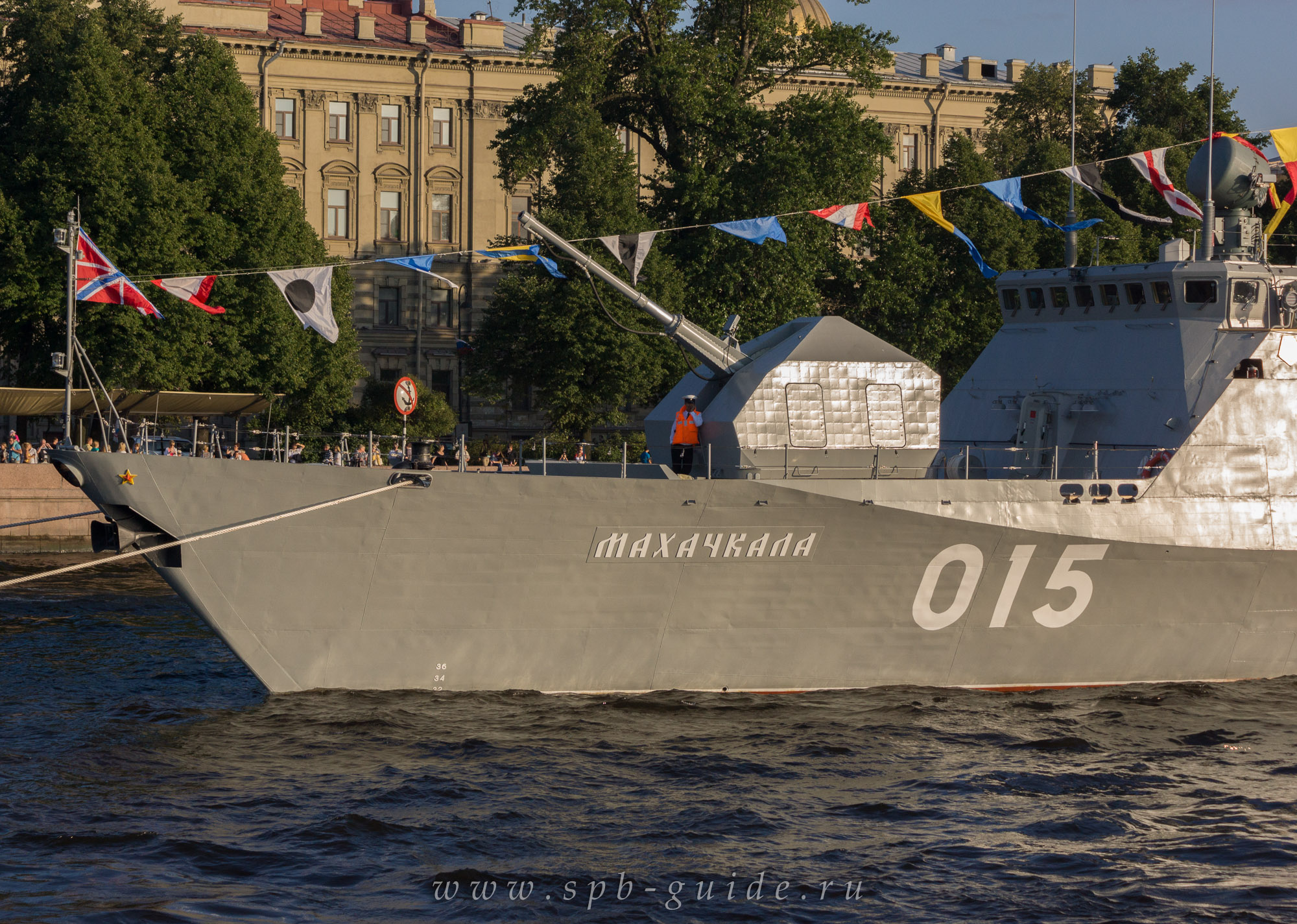 Малый артиллерийский корабль «Махачкала» — носовое орудие Малый артиллерийский корабль «Махачкала» — носовое орудие