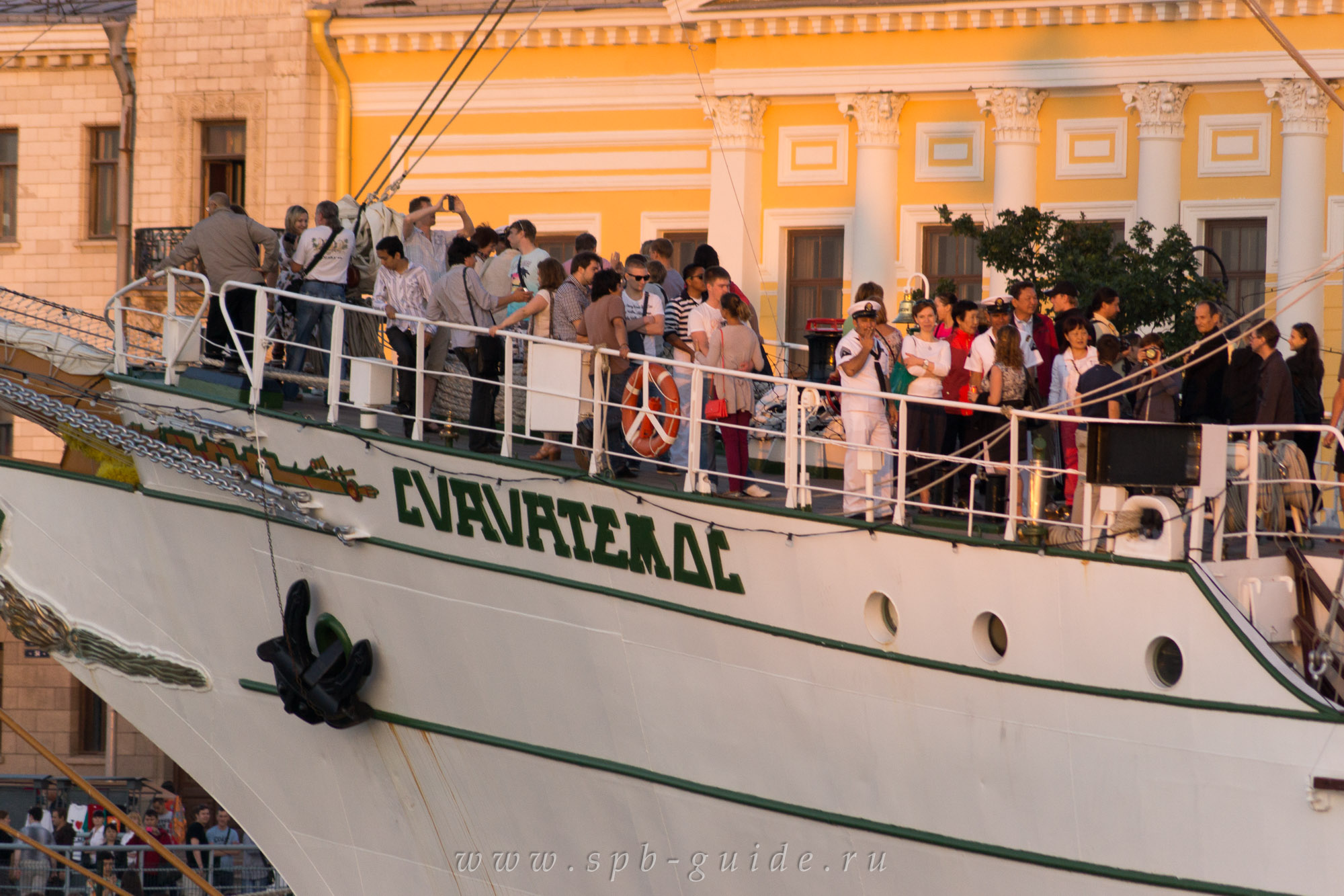 Мексиканский трехмачтовый барк «Cuauhtemoc» Мексиканский трехмачтовый барк «Cuauhtemoc»