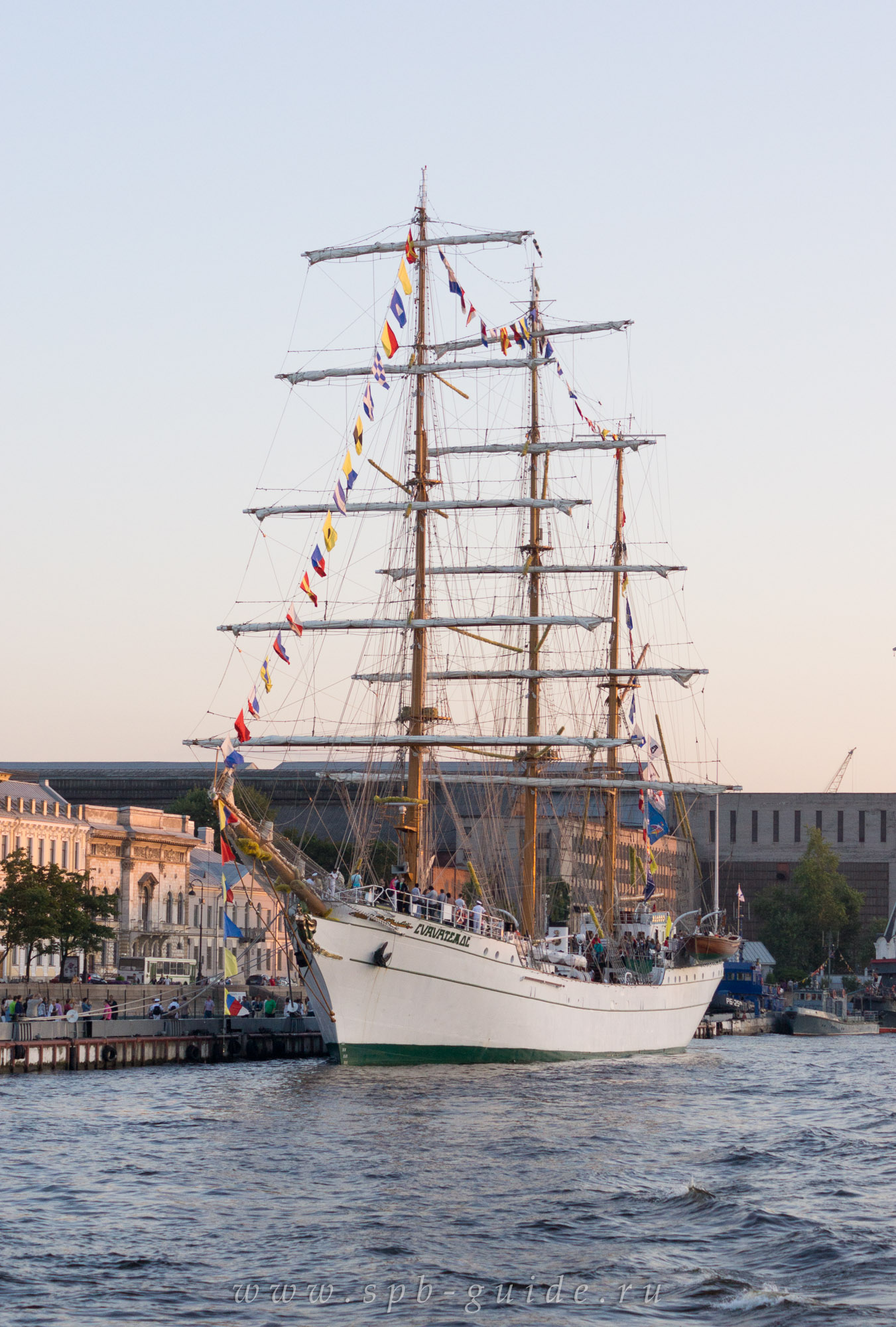 Мексиканский трехмачтовый барк «Cuauhtemoc» («Куаутемок») Мексиканский трехмачтовый барк «Cuauhtemoc» («Куаутемок»)