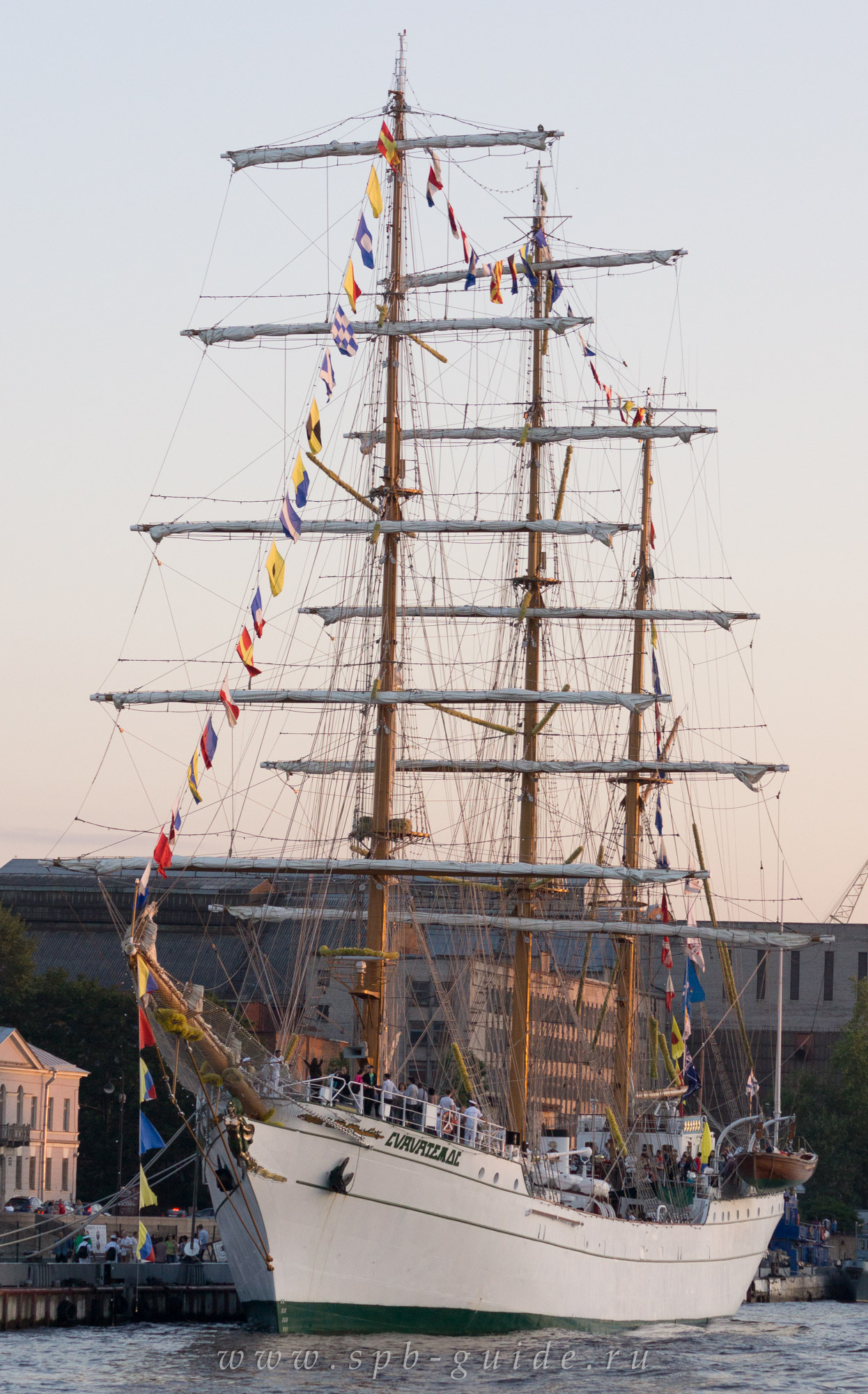 Мексиканский трехмачтовый барк «Cuauhtemoc» («Куаутемок») Мексиканский трехмачтовый барк «Cuauhtemoc» («Куаутемок»)