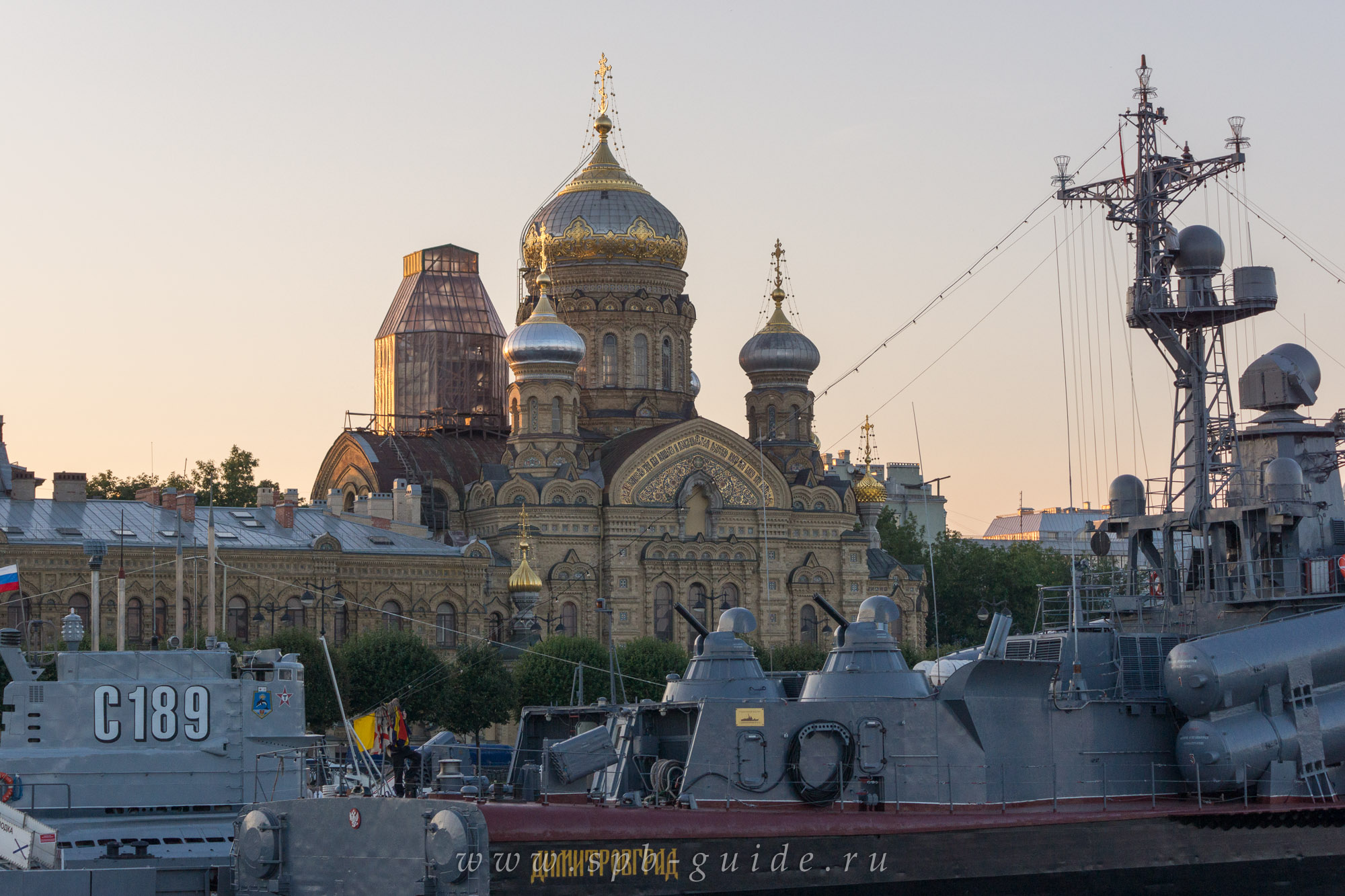 Подворье Введенской Оптиной пустыни и Большой ракетный катер «Димитровград» Подворье Введенской Оптиной пустыни и Большой ракетный катер «Димитровград»