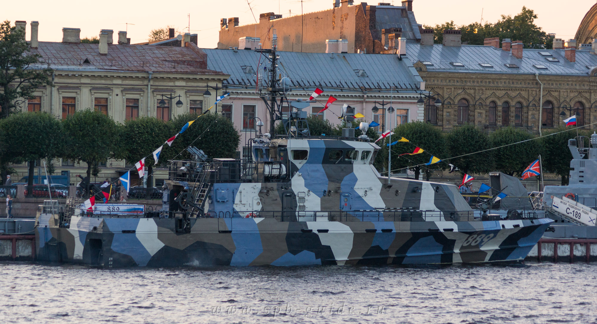 Противодиверсионный катер «Нахимовец» на Дне ВМФ в Санкт-Петербурге Противодиверсионный катер «Нахимовец» на Дне ВМФ в Санкт-Петербурге