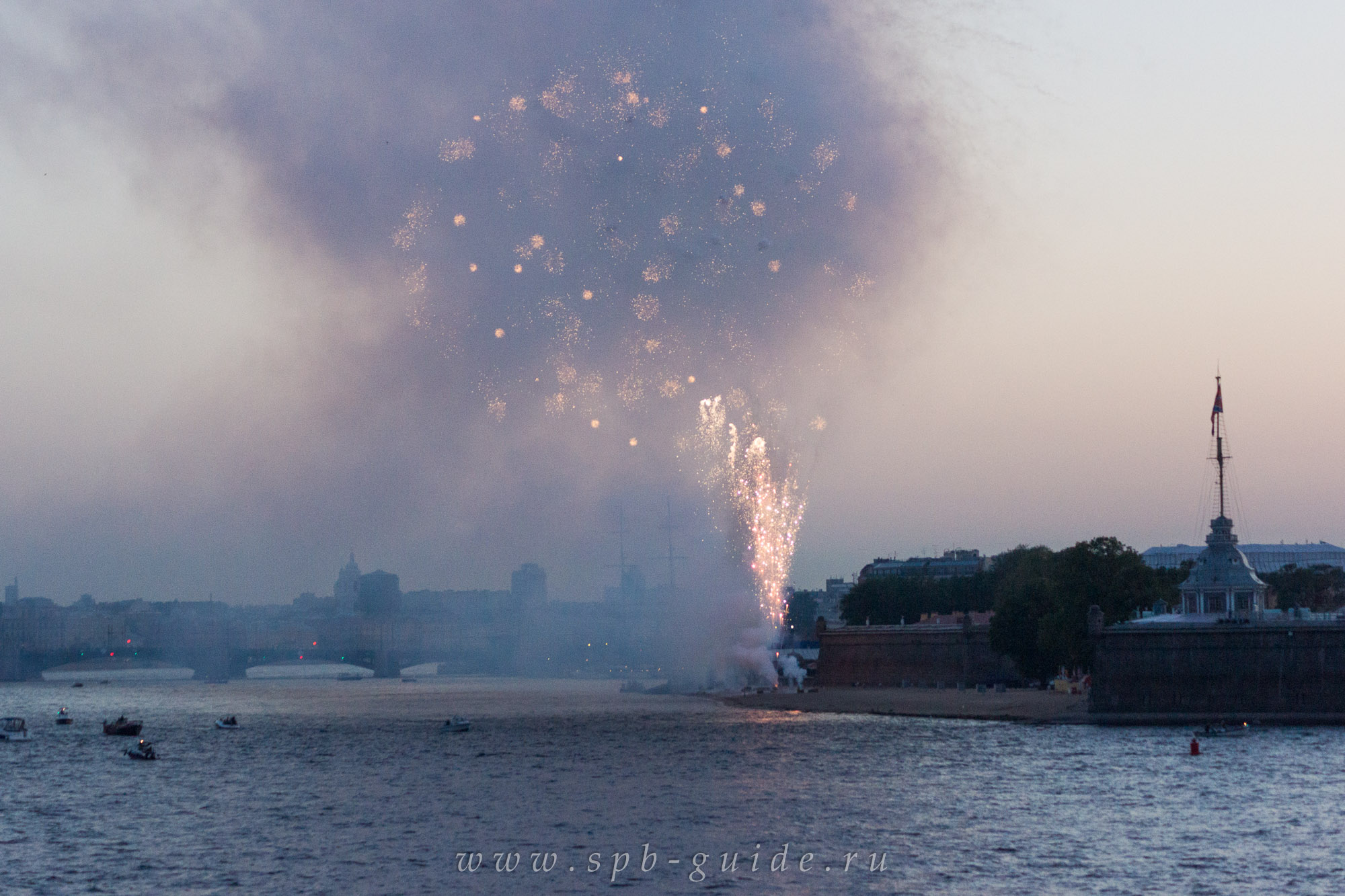 Салют в День Военно-Морского Флота — фото Салют в День Военно-Морского Флота — фото