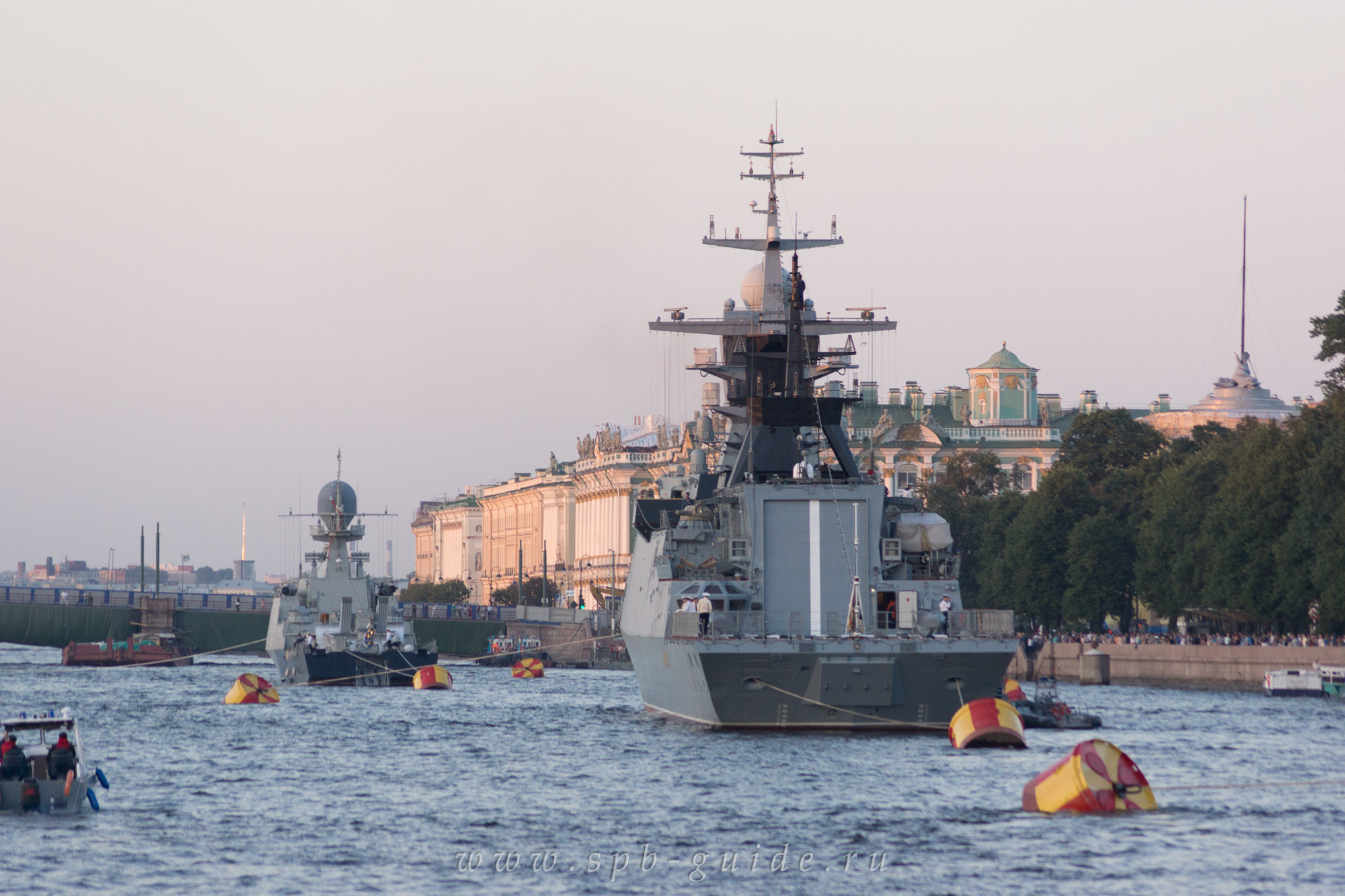 Военные корабли в Санкт-Петербурге на Дне ВМФ в 2013 году Военные корабли в Санкт-Петербурге на Дне ВМФ в 2013 году