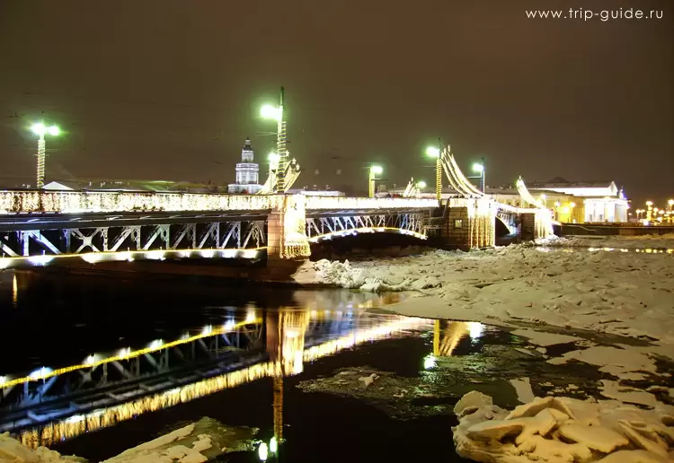 Дворцовый мост в Санкт-Петербурге Дворцовый мост в Санкт-Петербурге