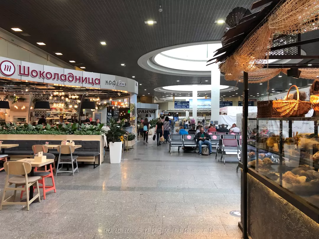 Кафе в зоне вылета внутренних авиалиний аэропорта Пулково Кафе в зоне вылета внутренних авиалиний аэропорта Пулково
