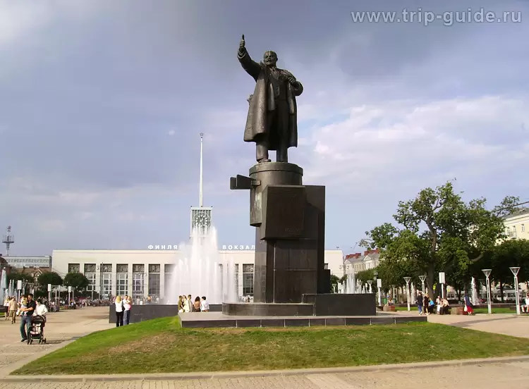 Памятник В.И. Ленину и Финляндский вокзал в Санкт-Петербурге Памятник В.И. Ленину и Финляндский вокзал в Санкт-Петербурге