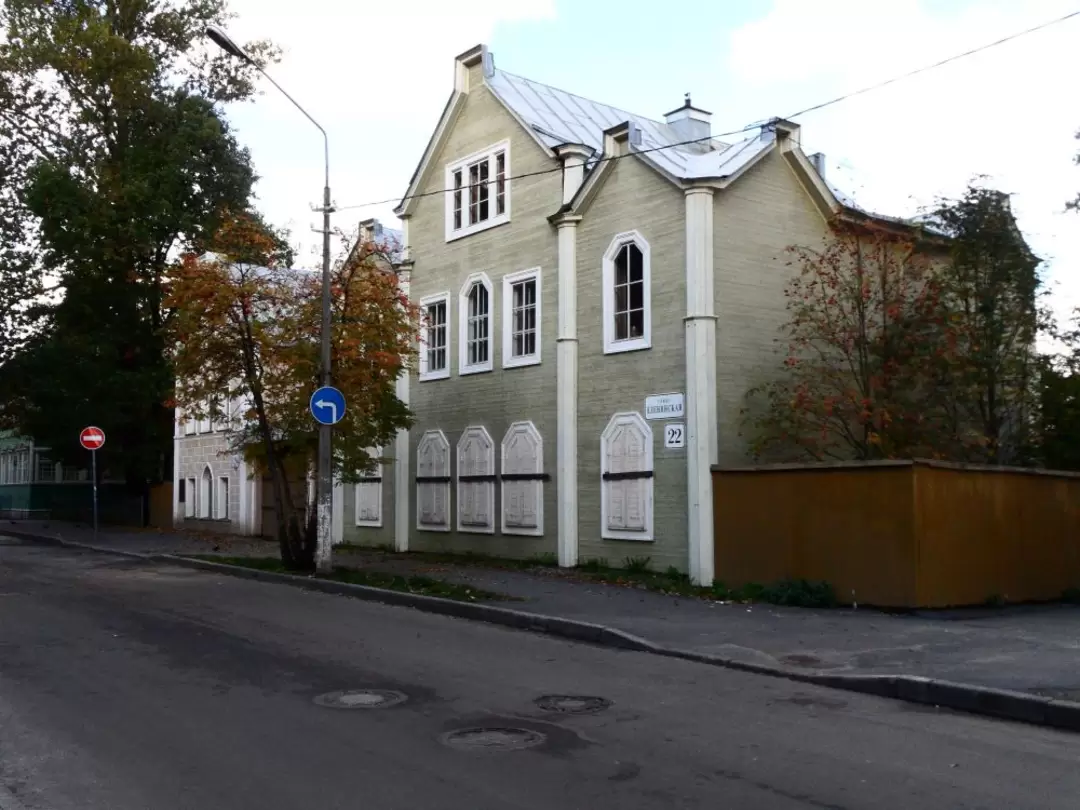Дом адмирала П.Ф. Анжу с флигелем