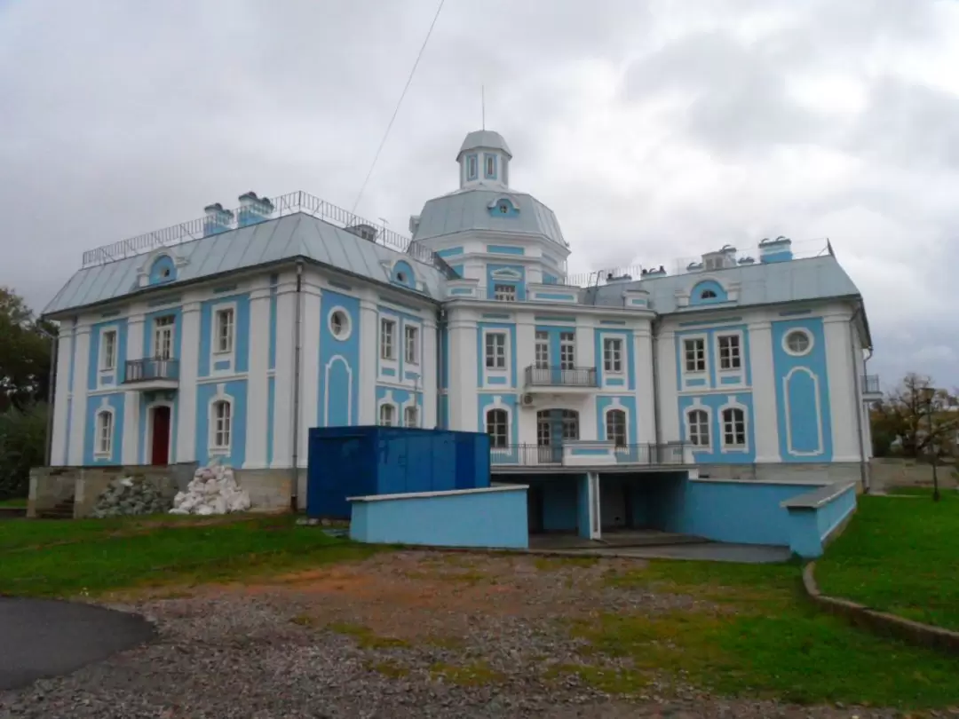 Казначейство г. Ломоносова и Ломоносовского района. Вид с хозяйственного двора