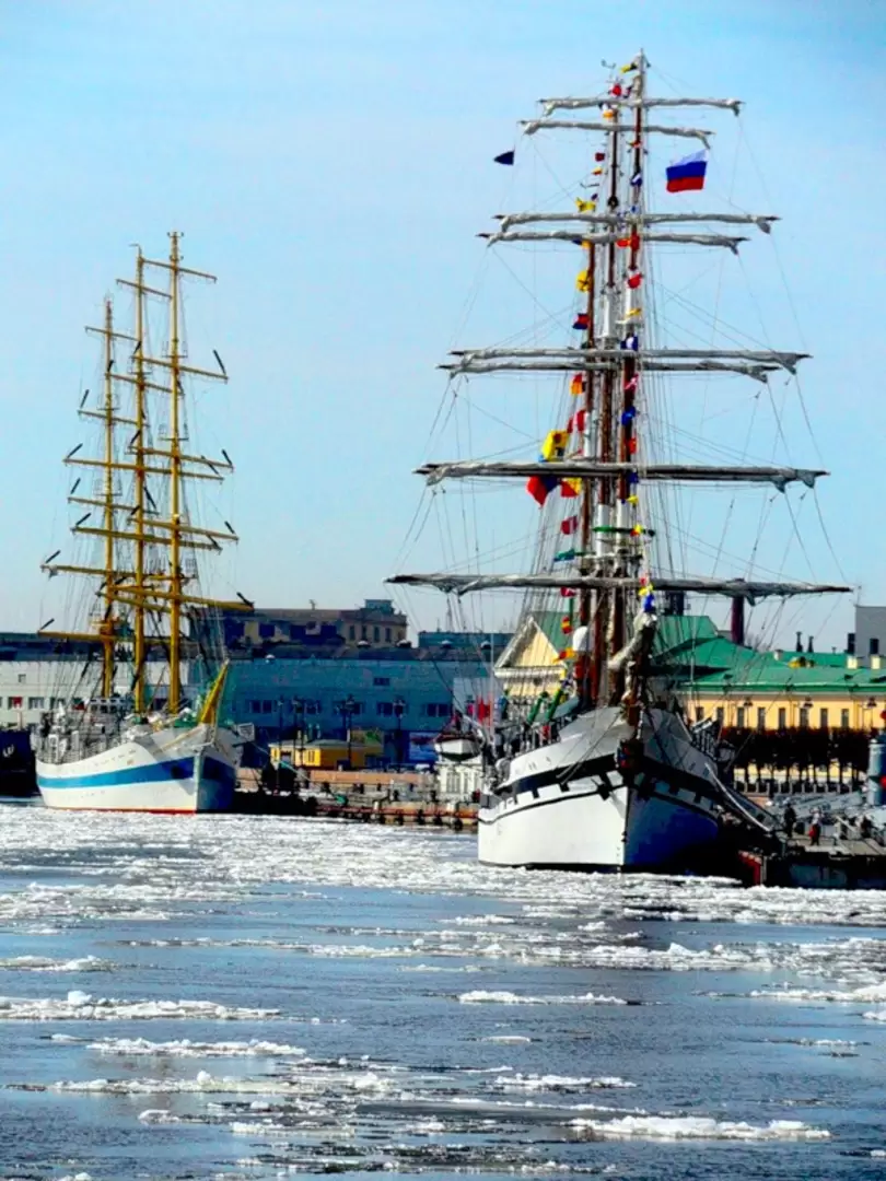 Барки «Симон Боливар» и «Мир» Барки «Симон Боливар» и «Мир»