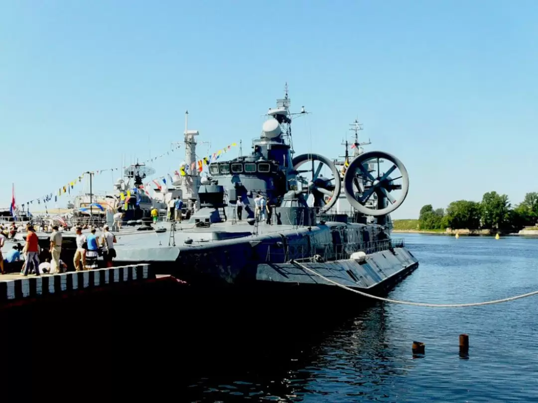 Десантный корабль на воздушной подушке «Мордовия» Десантный корабль на воздушной подушке «Мордовия»