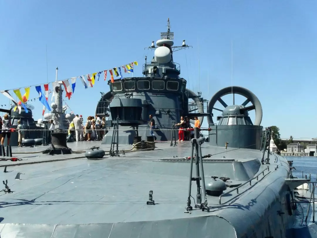 Десантный корабль на воздушной подушке «Мордовия» на МВСМ-2011 Десантный корабль на воздушной подушке «Мордовия» на МВСМ-2011
