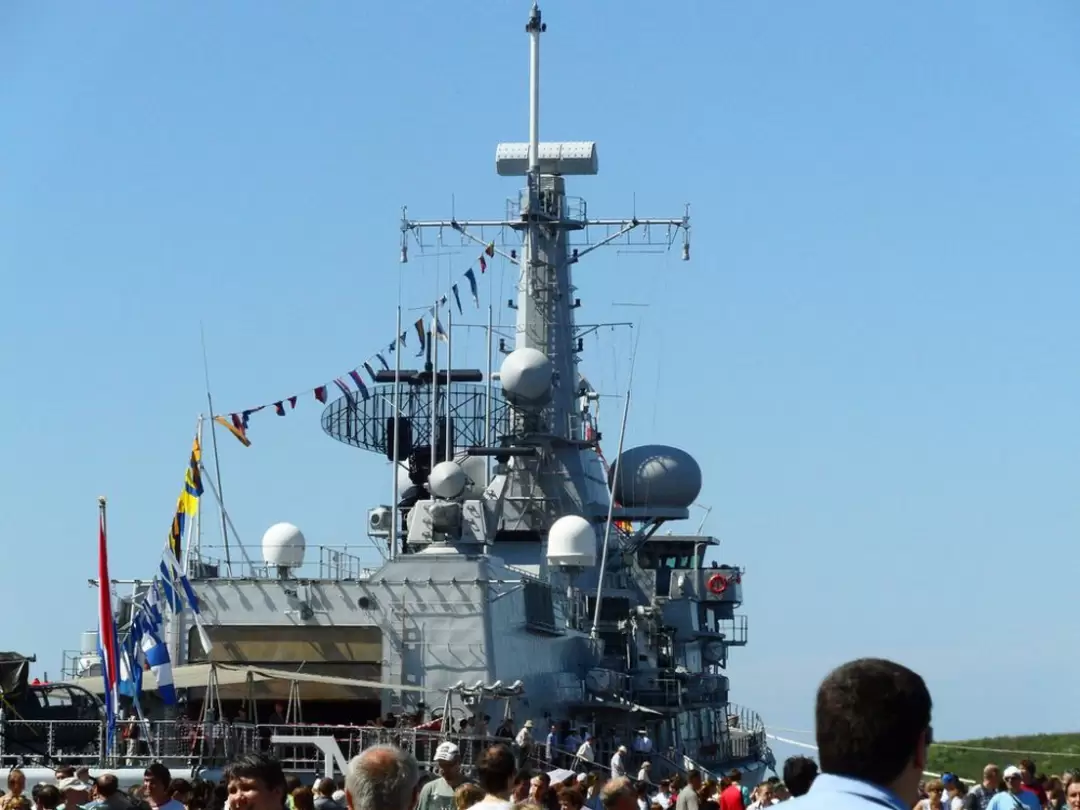 Фрегат королевских ВМС Нидерландов «Van Amstel» Фрегат королевских ВМС Нидерландов «Van Amstel»